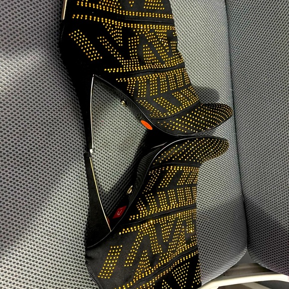 Thalia Sodi gold detail black angle boots. - Picture 8 of 13